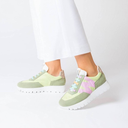 Кроссовки женские WONDERS